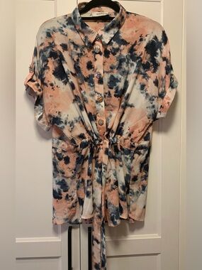 MANDEE XL Pink Navy Tie Dye Button Down Blouse Tie Waist Silver Detail NWOT